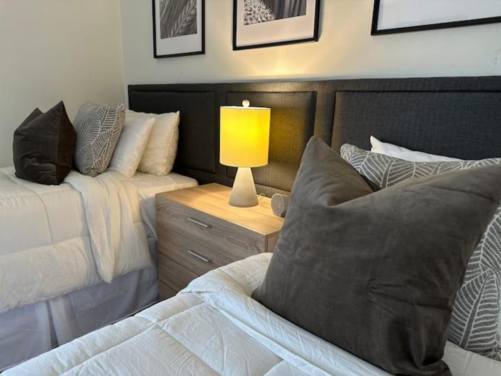 Vine City Home - Duplex - 3 Mins From Gwcc & Mercedes- Benz Stadium アトランタ エクステリア 写真