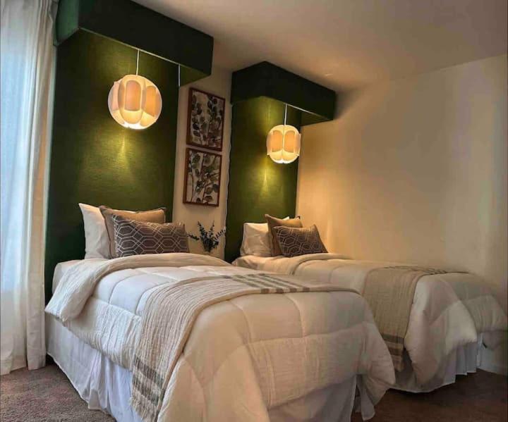 Vine City Home - Duplex - 3 Mins From Gwcc & Mercedes- Benz Stadium アトランタ エクステリア 写真